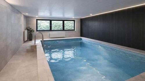 Beispiel: Schwimmbad - 