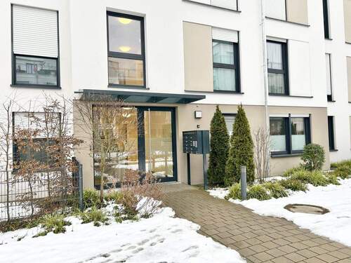 Hauseingang - 2 Zimmer Etagenwohnung zur Miete in Fürth