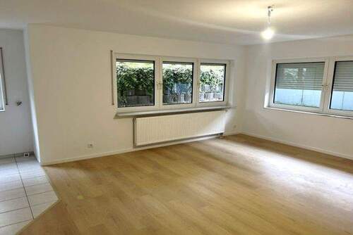 großes Wohnzimmer - 2 Zimmer Etagenwohnung in Kriftel