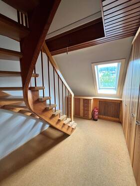 Innere Treppe / Durchgangszimmer - 