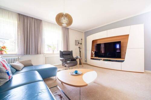 Wohnzimmer - 7 Zimmer Einfamilienhaus zum Kaufen in Plauen