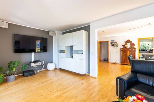 Auch ein großer Schrank hat Platz - 