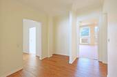 Flur mit vielen Abstelloptionen - 