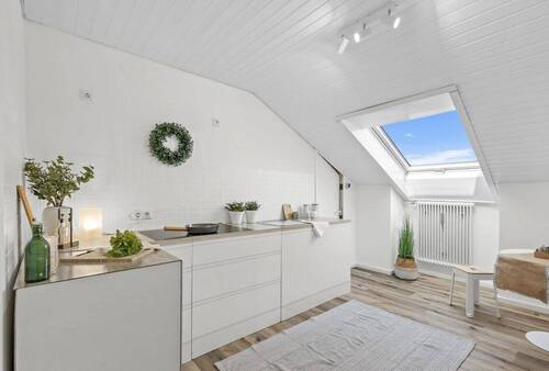 Küche - Bezugsfertig! Helle, lichtdurchflutete, modernisierte 3-Zimmer-Wohnung in top Lage in Neutraubling