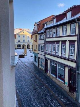 Blick aus dem Fenster nach links - Geräumige 3 Raum Wohnung im Herzen Gothas zu vermieten