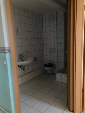 Bad mit Dusche - 3 Zimmer Etagenwohnung zur Miete in Gotha