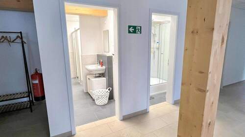 Damen-WC - Duschraum - 