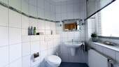 Helles Gäste-WC mit Fenster - 