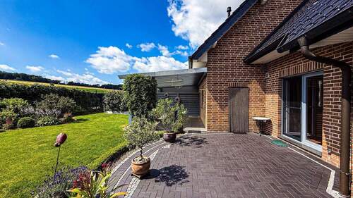 Blick zur überdachten Terrasse - 