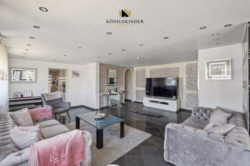 Wohnzimmer - 8 Zimmer Mehrfamilienhaus, Wohnhaus in Weinstadt