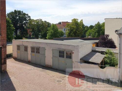 Ansicht Garagen - 6 Zimmer Mehrfamilienhaus, Wohnhaus in Köthen (Anhalt)