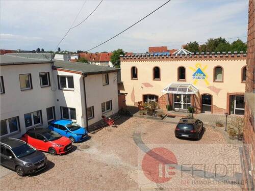 Ansicht Bürogebäude & Fitnessstudio - 