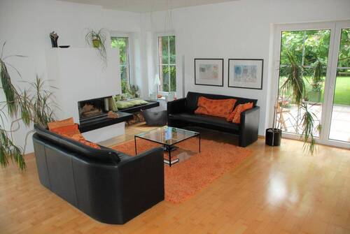 Wohnzimmer mit Designkamin EG - 7 Zimmer Mehrfamilienhaus, Wohnhaus zum Kaufen in Bad Münder
