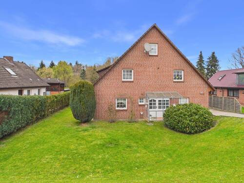 Außenansicht - Platz für die ganze Familie: Zweifamilienhaus mit Garten, Waldlage & Ausbaupotenzial!