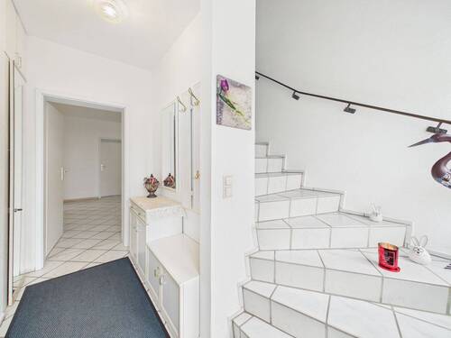 Flur/Eingangsbereich - 8 Zimmer Mehrfamilienhaus, Wohnhaus in Hamburg