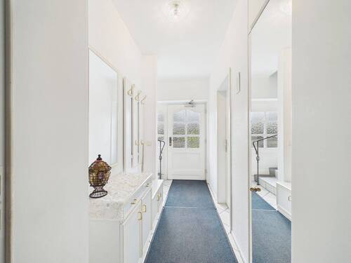 Flur/Eingangsbereich - Mehrfamilienhaus, Wohnhaus mit 241,60 m&sup2; in Hamburg zum Kaufen