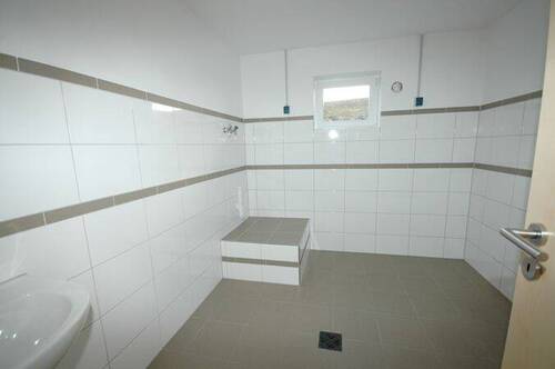 Hauswirtschaftsraum mit Dusche - 