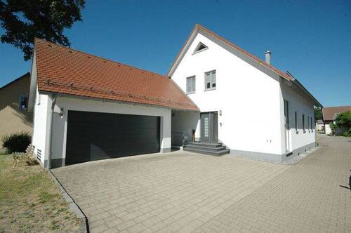 Wohnhaus mit Garage - 6 Zimmer Einfamilienhaus zur Miete in Deining