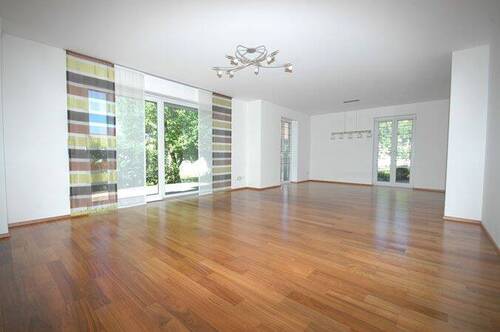 Lichtdurchflutetes Wohnen - Einfamilienhaus mit 191,00 m&sup2; in Deining zur Miete