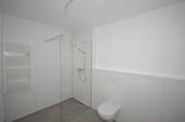 mit großer, bodengleicher Dusche - 