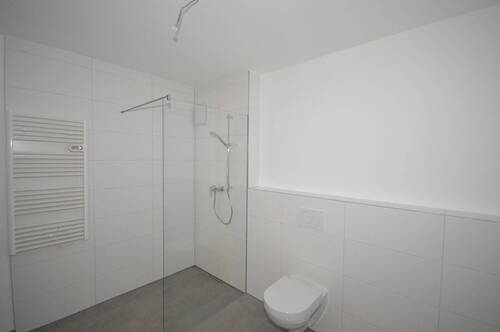 mit großer, bodengleicher Dusche - 
