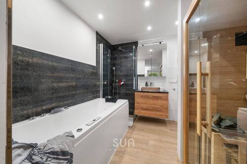 BADEZIMMER MIT SAUNA - 
