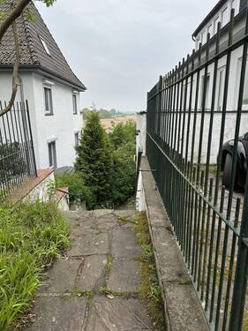 Treppenabgang in den Garten - 