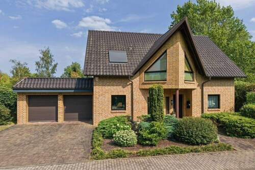 Hausansicht(1) - Modernes und nahezu CO2-freies EFH mit großem Garten und Salzwasserpool