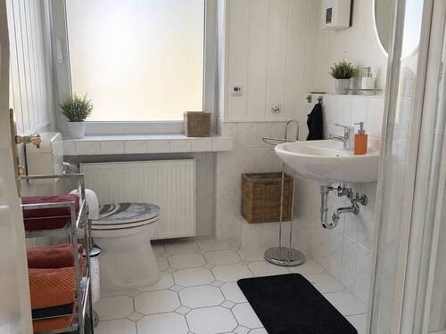Gästebadezimmer mit Dusche - 