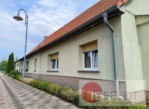 Straßenansicht - Traum für Familien & Selbstständige - Hof mit zwei Häusern und riesiger Scheune in Wassernähe