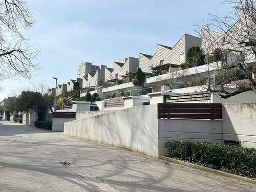 Titelbild - Geräumige 3,5-(4-)Zimmer-Terrassen-Wohnung mit Einbauküche und 7 Meter langer Garage in S-Neugereut