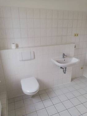 Bad - Etagenwohnung mit 80,00 m&sup2; in Stralsund zur Miete