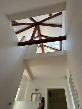 Treppenhaus mit Blick ins DG - 