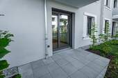 03_2.Terrasse zum Innenhof_Whg24_ZGS.jpg - 3 Zimmer Etagenwohnung in Augsburg