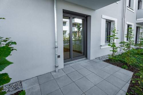 03_2.Terrasse zum Innenhof_Whg24_ZGS.jpg - 3 Zimmer Etagenwohnung in Augsburg