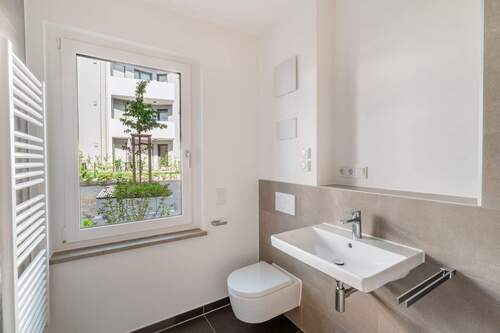 04_Bad durch Ankleide vom SZ erreichbar Whg24_ZGS. - Etagenwohnung mit 81,60 m² in Augsburg zum Kaufen