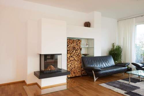 Wohnbereich mit Kamin - 4 Zimmer Etagenwohnung in Leipzig