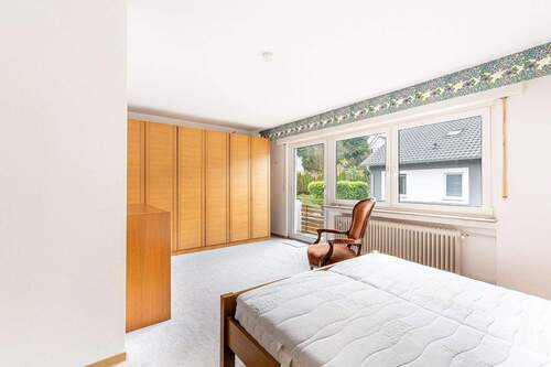 Schlafzimmer - 6 Zimmer Reihenendhaus zum Kaufen in Waiblingen
