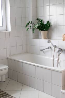 Bad mit Badewanne - 