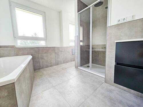 Tageslicht-Badezimmer - 3 Zimmer Einfamilienhaus in Frankfurt am Main