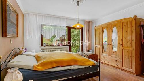 1. OG Schlafzimmer 1 - 