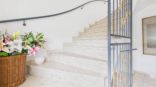 Treppenhaus - 8 Zimmer Einfamilienhaus in Bad Breisig