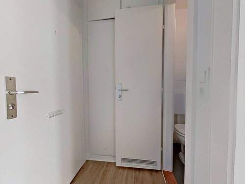 Flur mit Einbauschrank - 