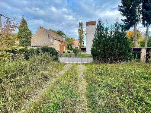 Zufahrt von der Straße aus - 