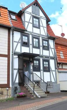 Aussenansicht 2 - 6 Zimmer Einfamilienhaus zum Kaufen in Nieste
