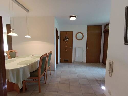 Blick z. Eingangsbereich - 
