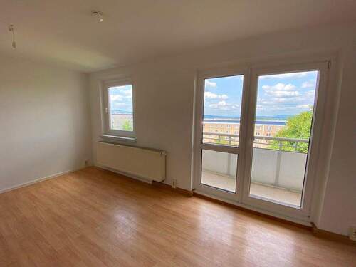 Wohnzimmer - 4 Zimmer Etagenwohnung in Suhl