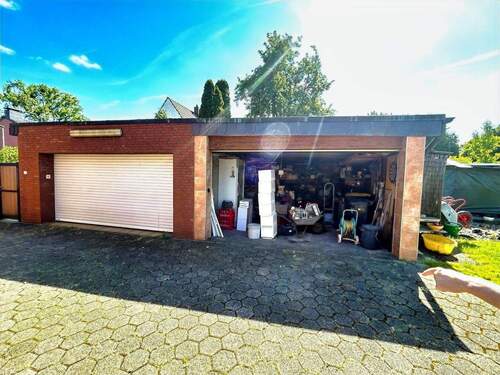 Doppelgaragen - 4 Zimmer Doppelhaushälfte in Duisburg