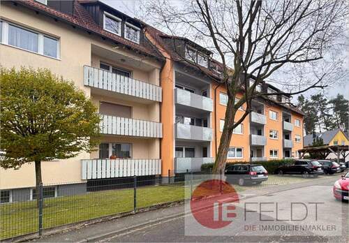 Blick zum Haus - 3 Zimmer Etagenwohnung zum Kaufen in Nürnberg