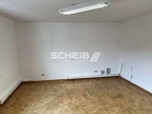 Steckdosen - Büro mit 66,50 m&sup2; in Gaildorf zur Miete